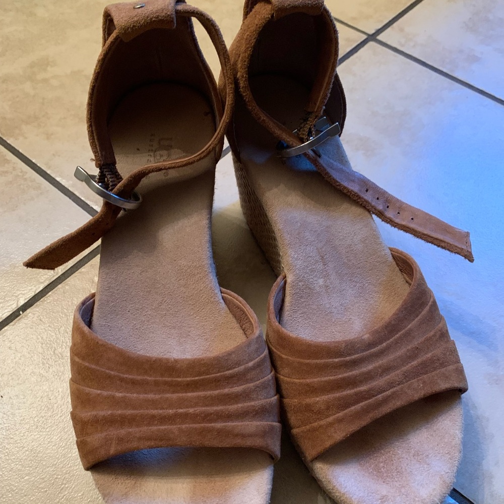 Ugg’s wedge sandals(sold)